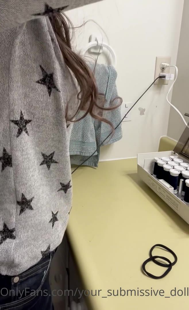 Huge Cock Leaves Valorie Tight Ass Wide Open