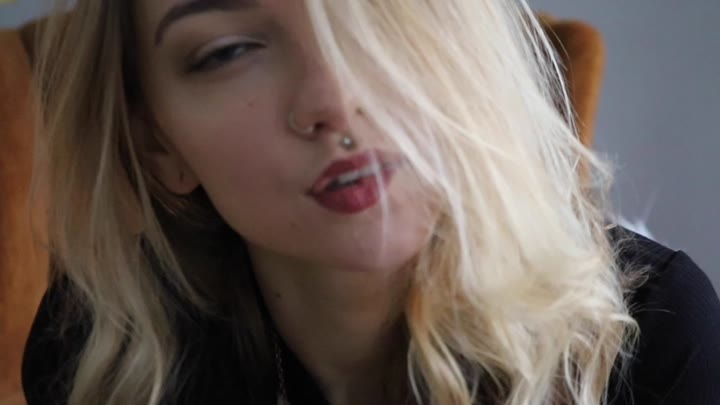 Blonde Lily Ivy’s Nude OnlyFans BJ Goes Viral