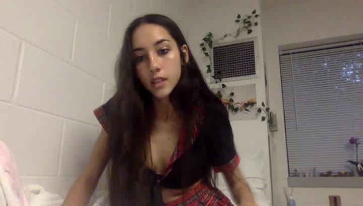 petite latina Izzy Green nude