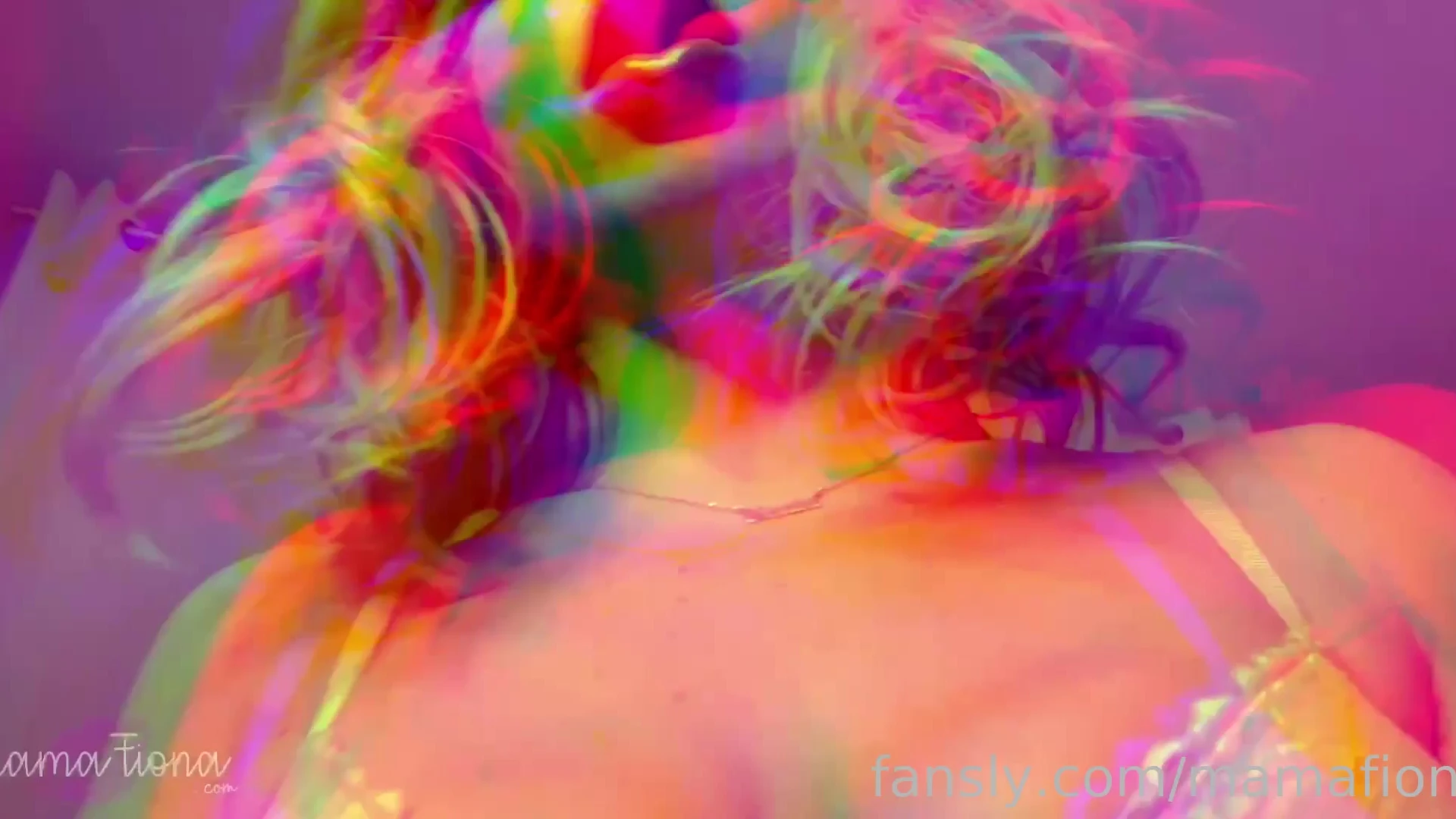 Petite Mama Fiona leaked tits pic