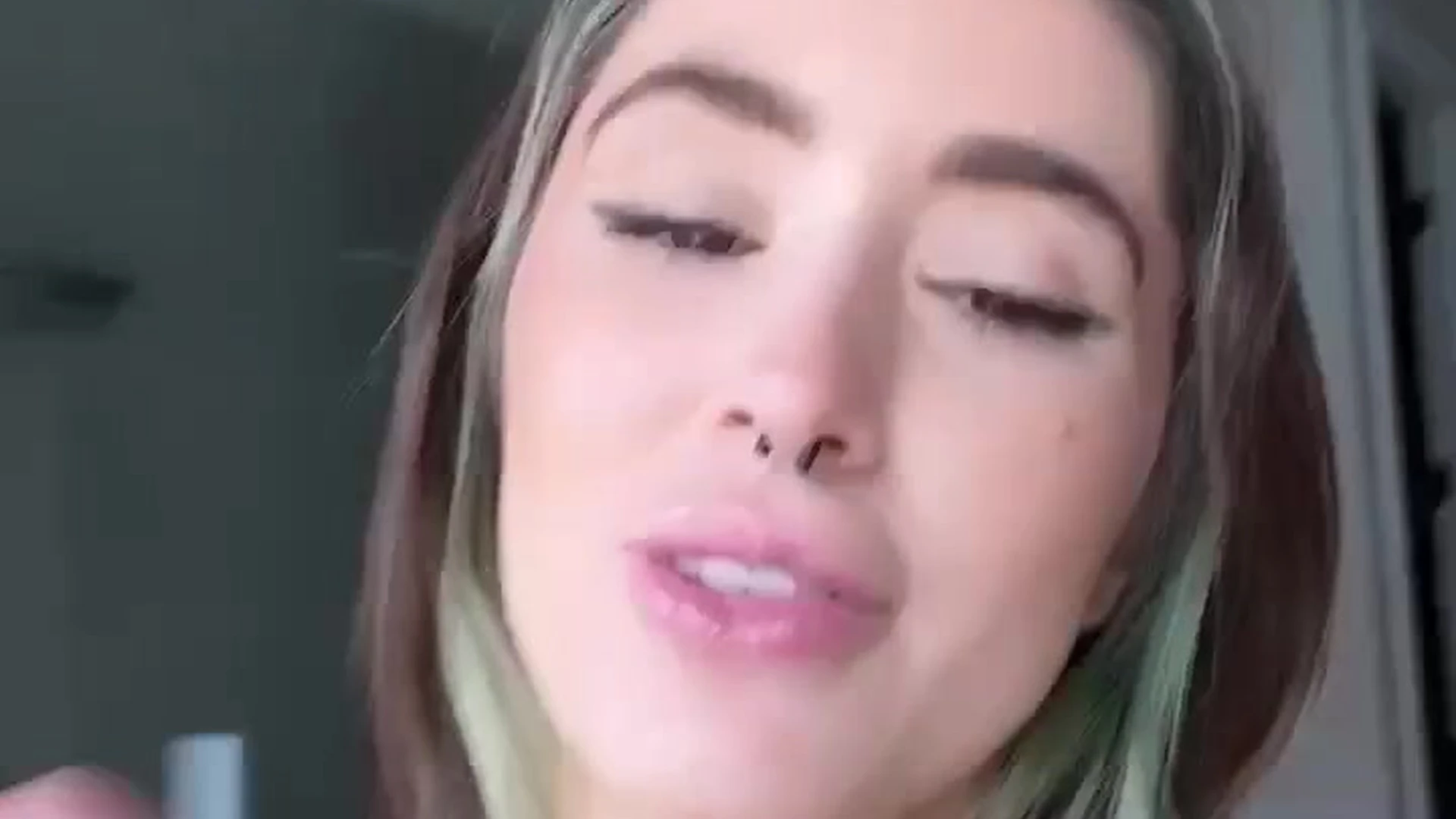 Exposed artistic Caucasian Natalie Roush onlyfans leaked