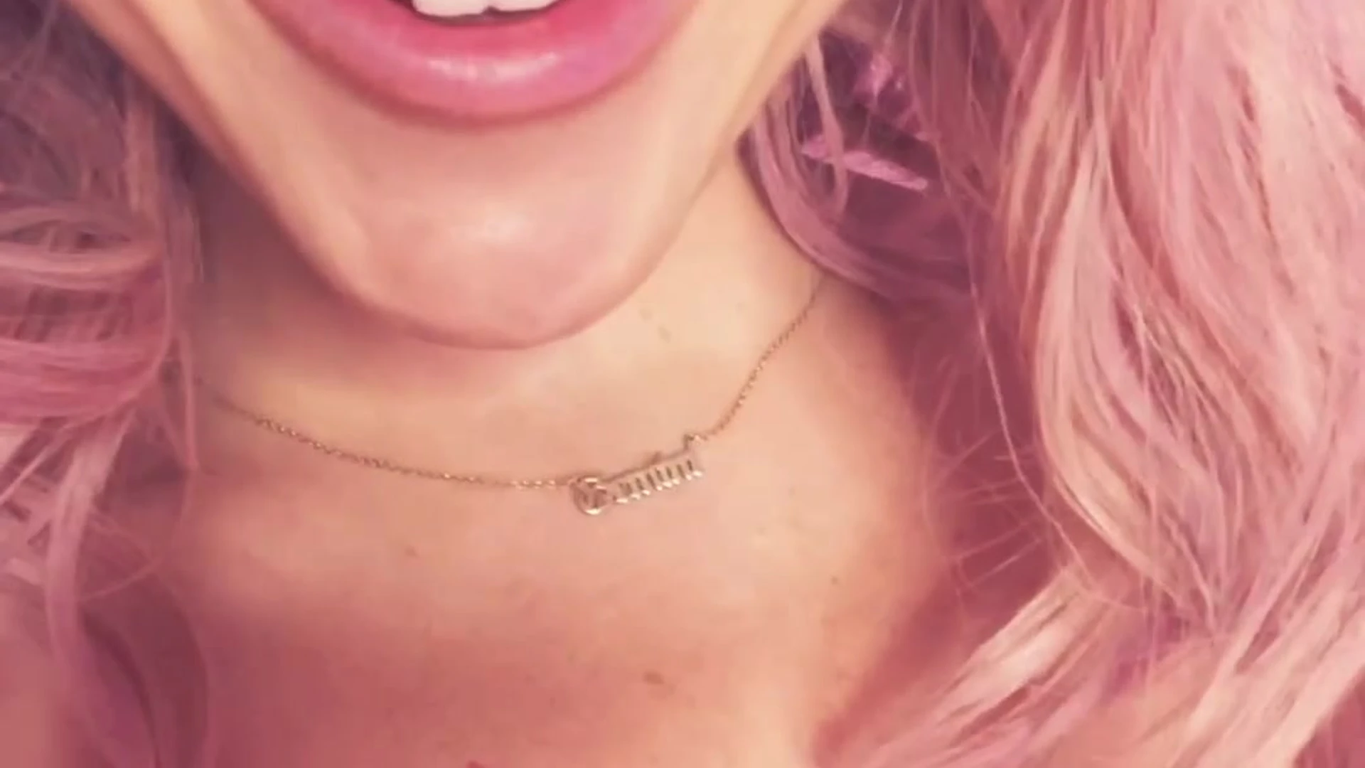 Sensational MILF Mama Fiona leaks