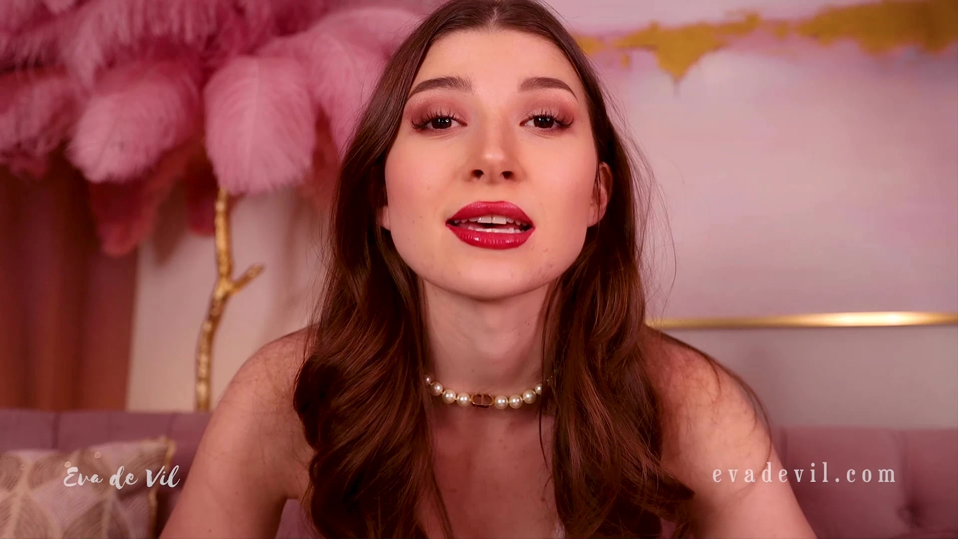 sexy bitch sucking Brunette Eva de Vil masturbating