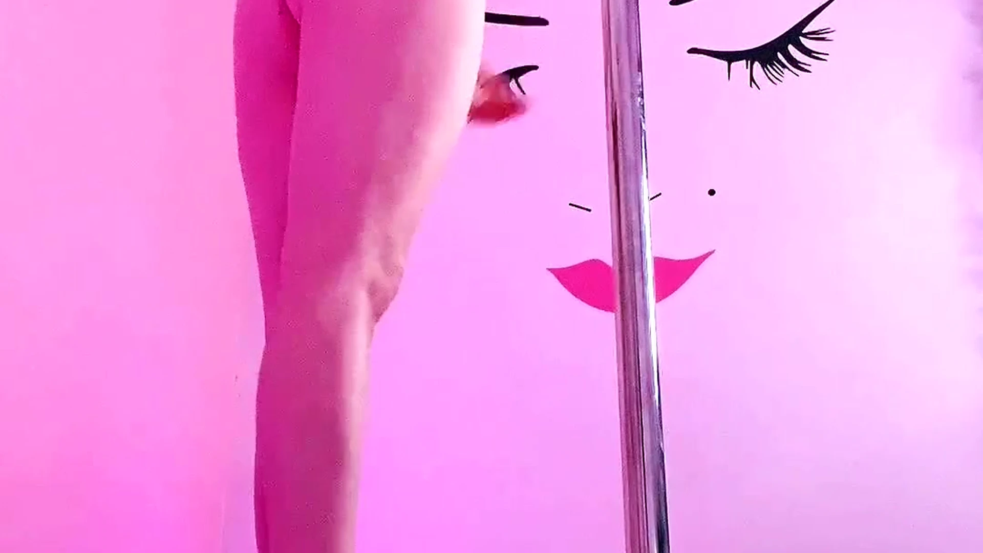 slut Dripping American Mama Fiona masturbating