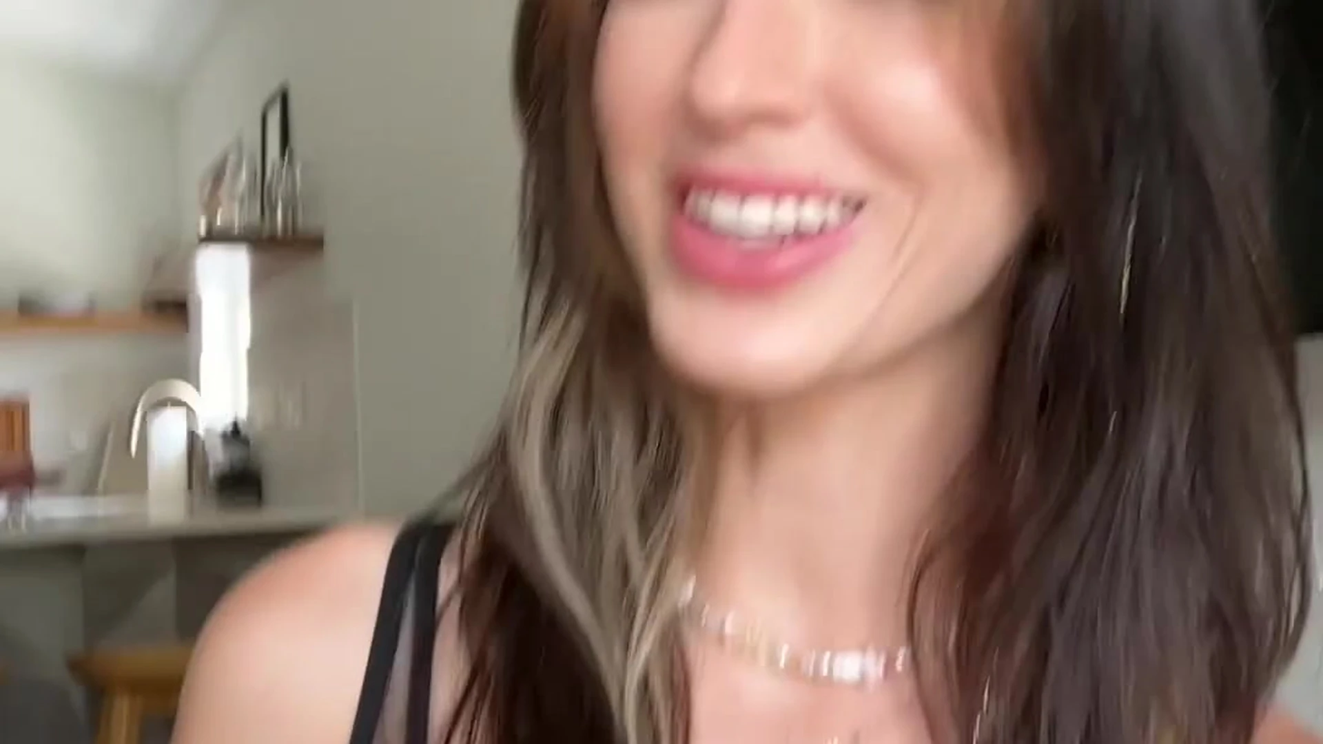 Epic impressive American Natalie Roush bg