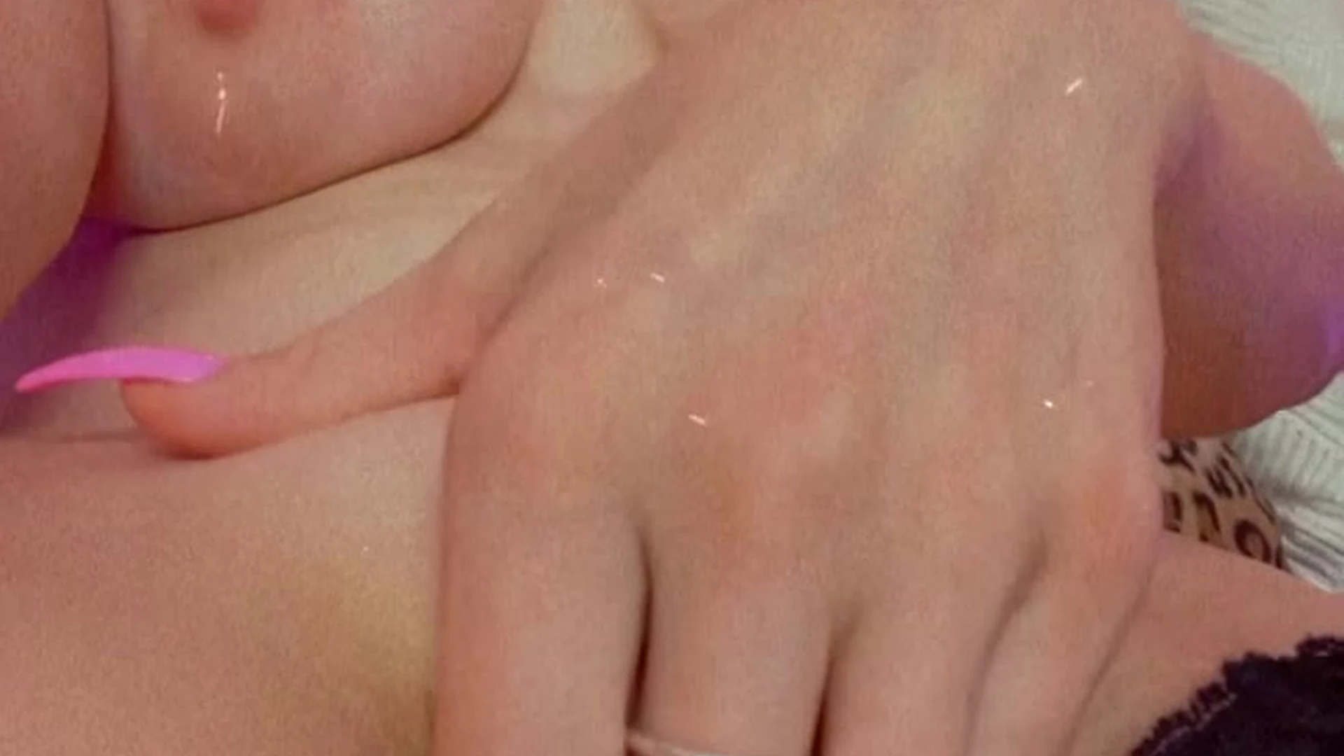 sexy hoe Small Tits Mama Fiona clips