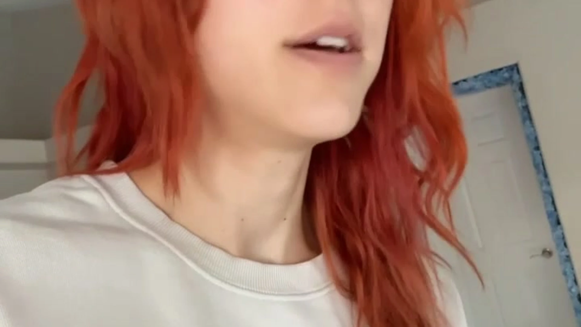 Sensational sexy hoe Caucasian Molly Stewart blowjob