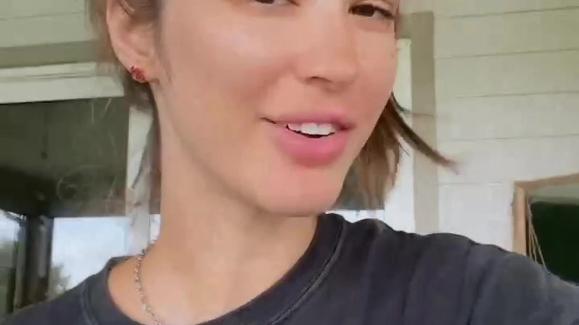 Celebrity Natalie Roush sexy pic