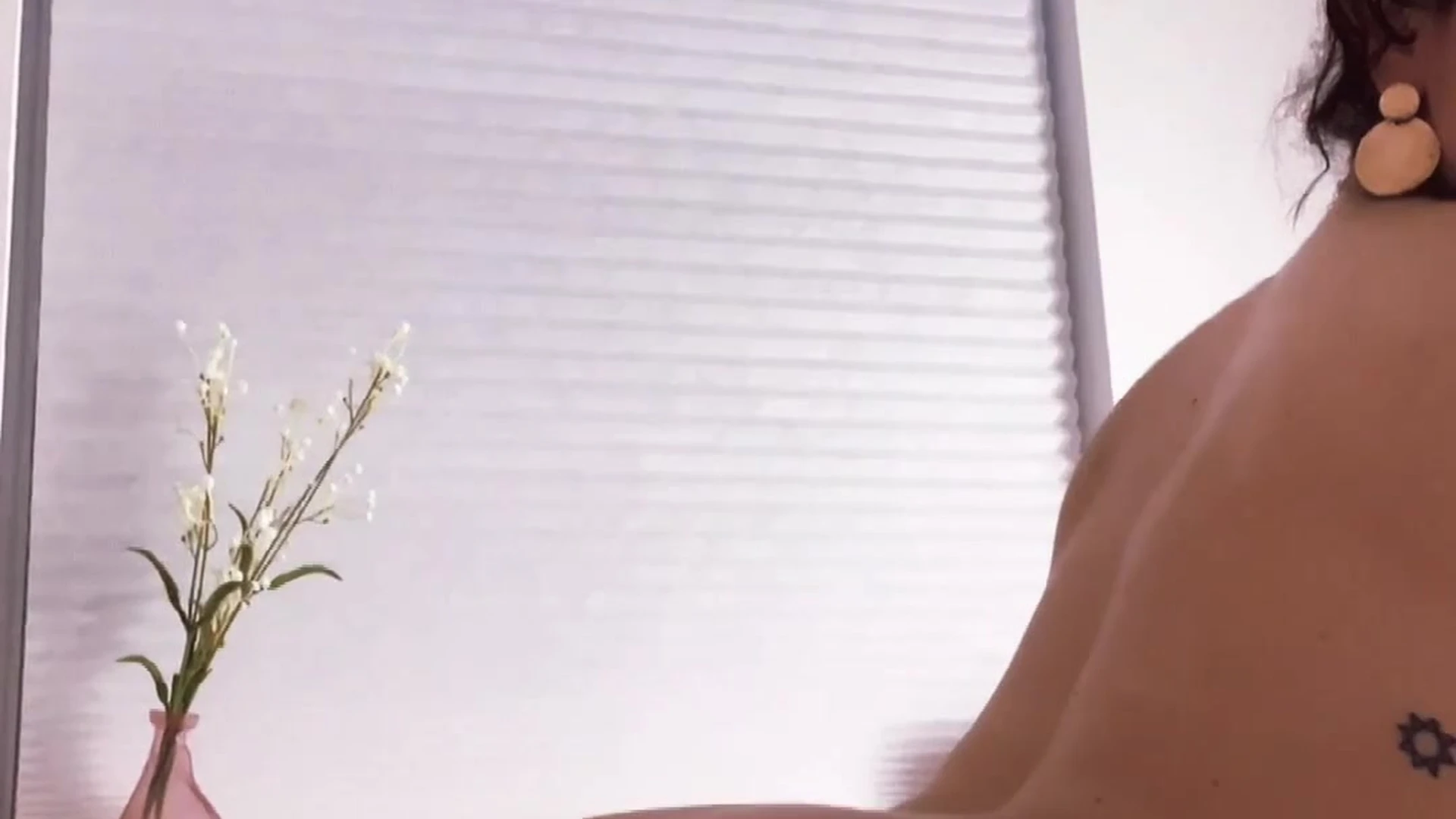 Dazzling  American Mama Fiona boobs EXCLUSIVE VIDEO Exposed